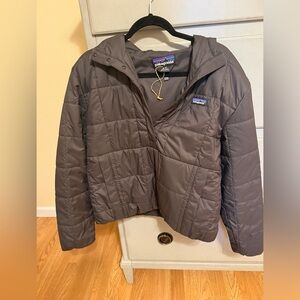 Patagonia women’s Light Gust Hooded Pull Over